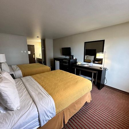 Rodeway Inn & Suites Madison East Exteriör bild