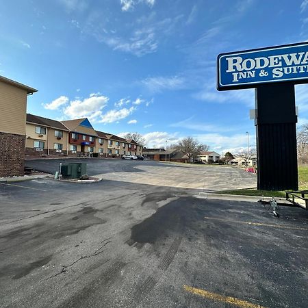 Rodeway Inn & Suites Madison East Exteriör bild