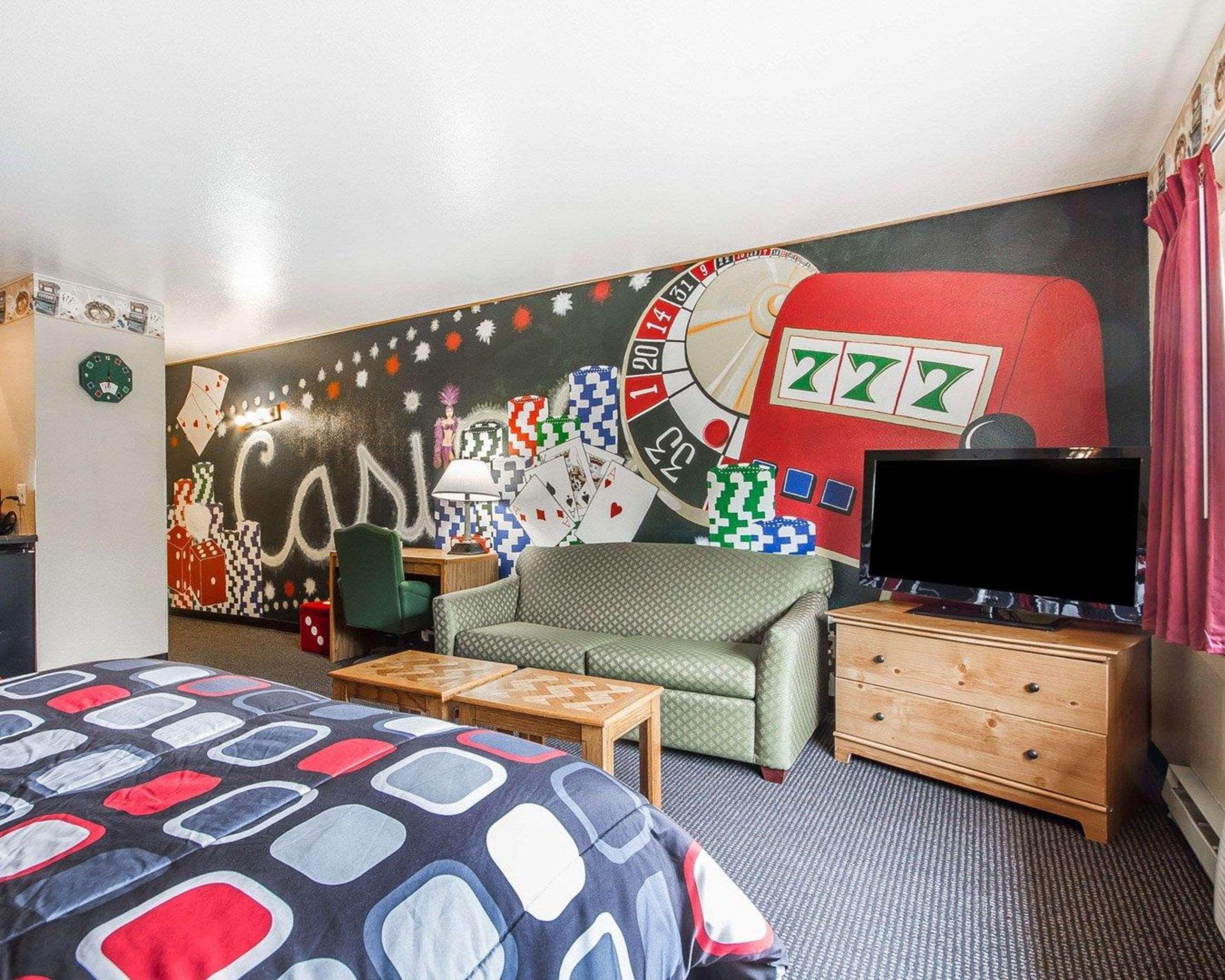 Rodeway Inn & Suites Madison East Exteriör bild