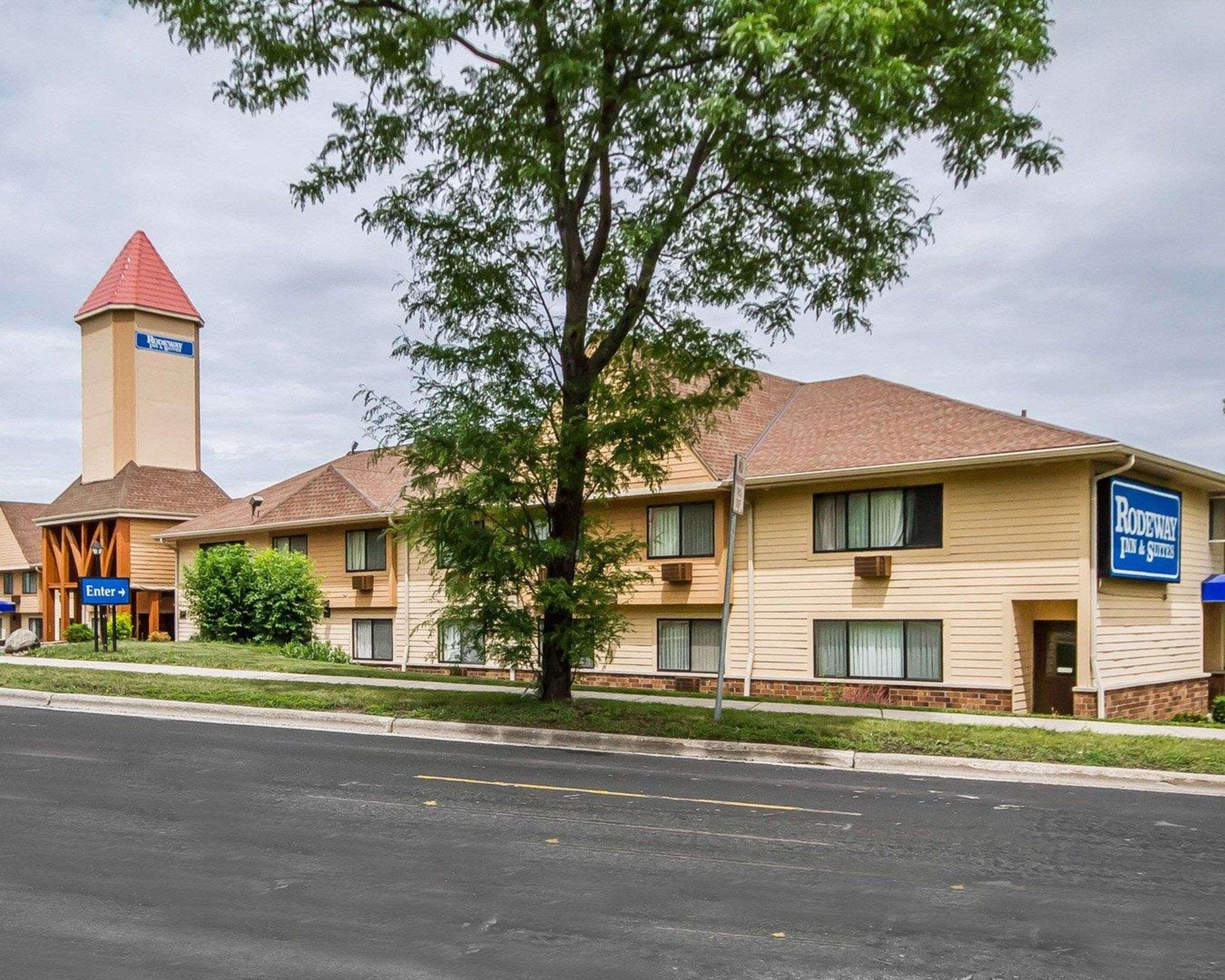 Rodeway Inn & Suites Madison East Exteriör bild