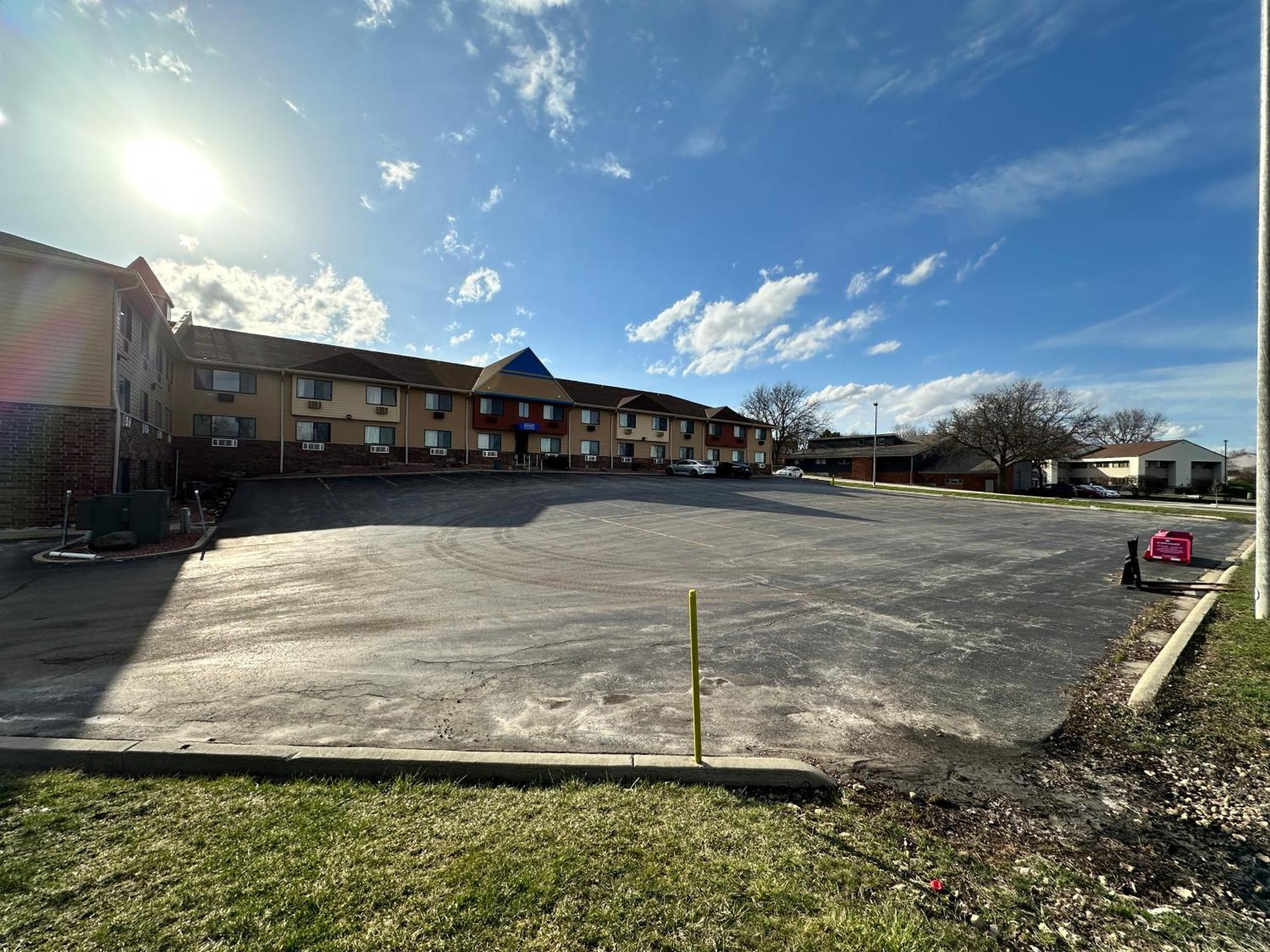 Rodeway Inn & Suites Madison East Exteriör bild