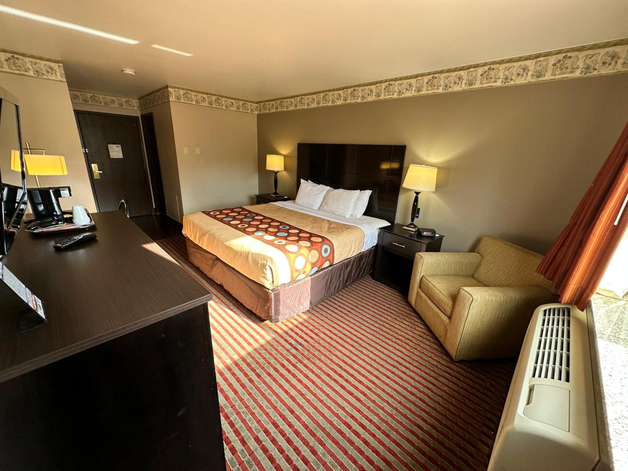 Rodeway Inn & Suites Madison East Exteriör bild