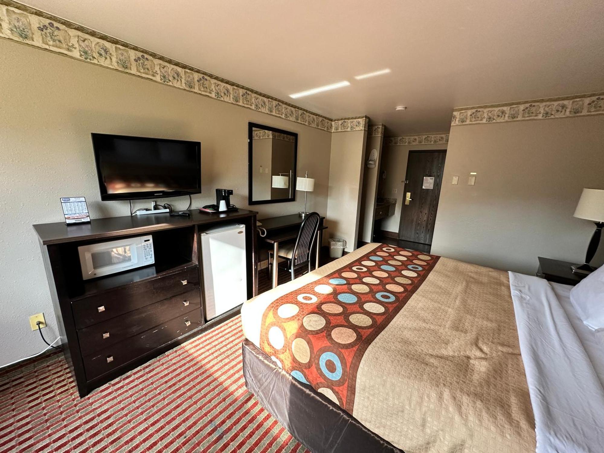 Rodeway Inn & Suites Madison East Exteriör bild