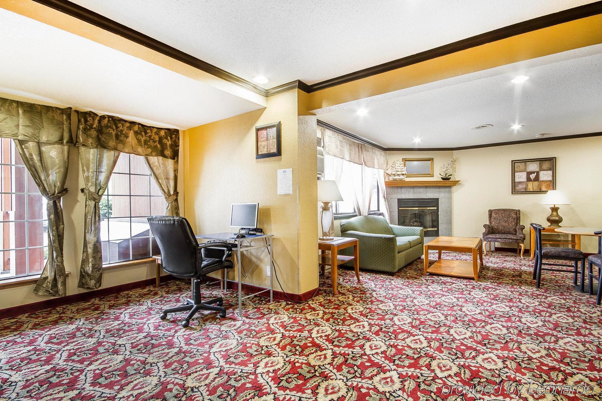 Rodeway Inn & Suites Madison East Exteriör bild