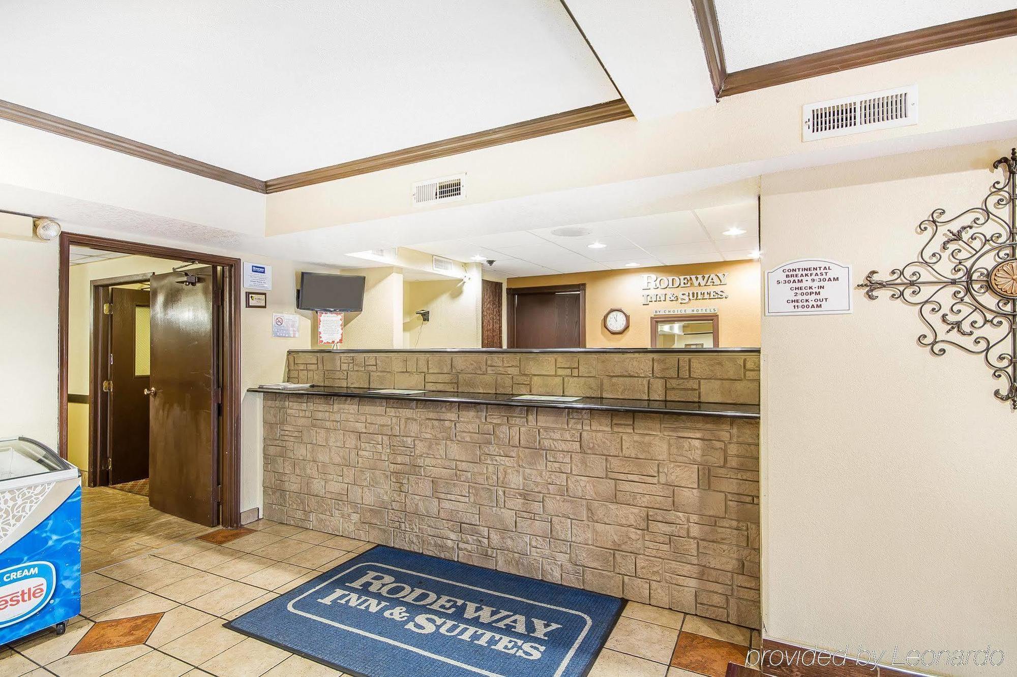 Rodeway Inn & Suites Madison East Exteriör bild