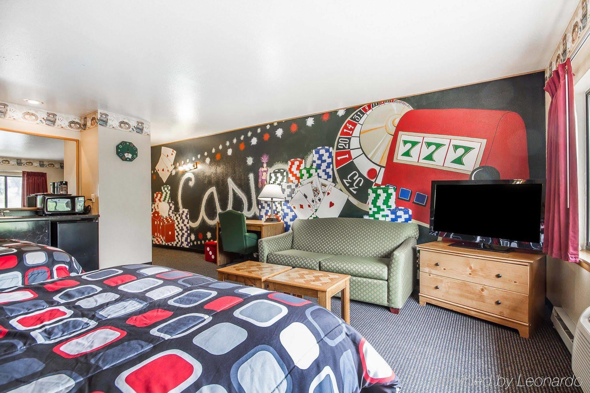 Rodeway Inn & Suites Madison East Exteriör bild