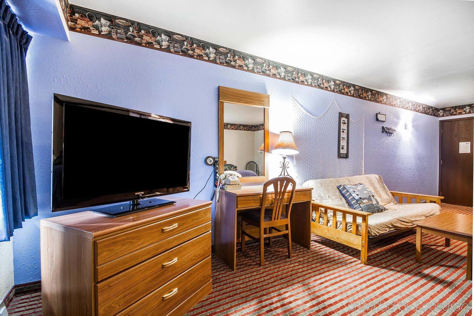 Rodeway Inn & Suites Madison East Exteriör bild