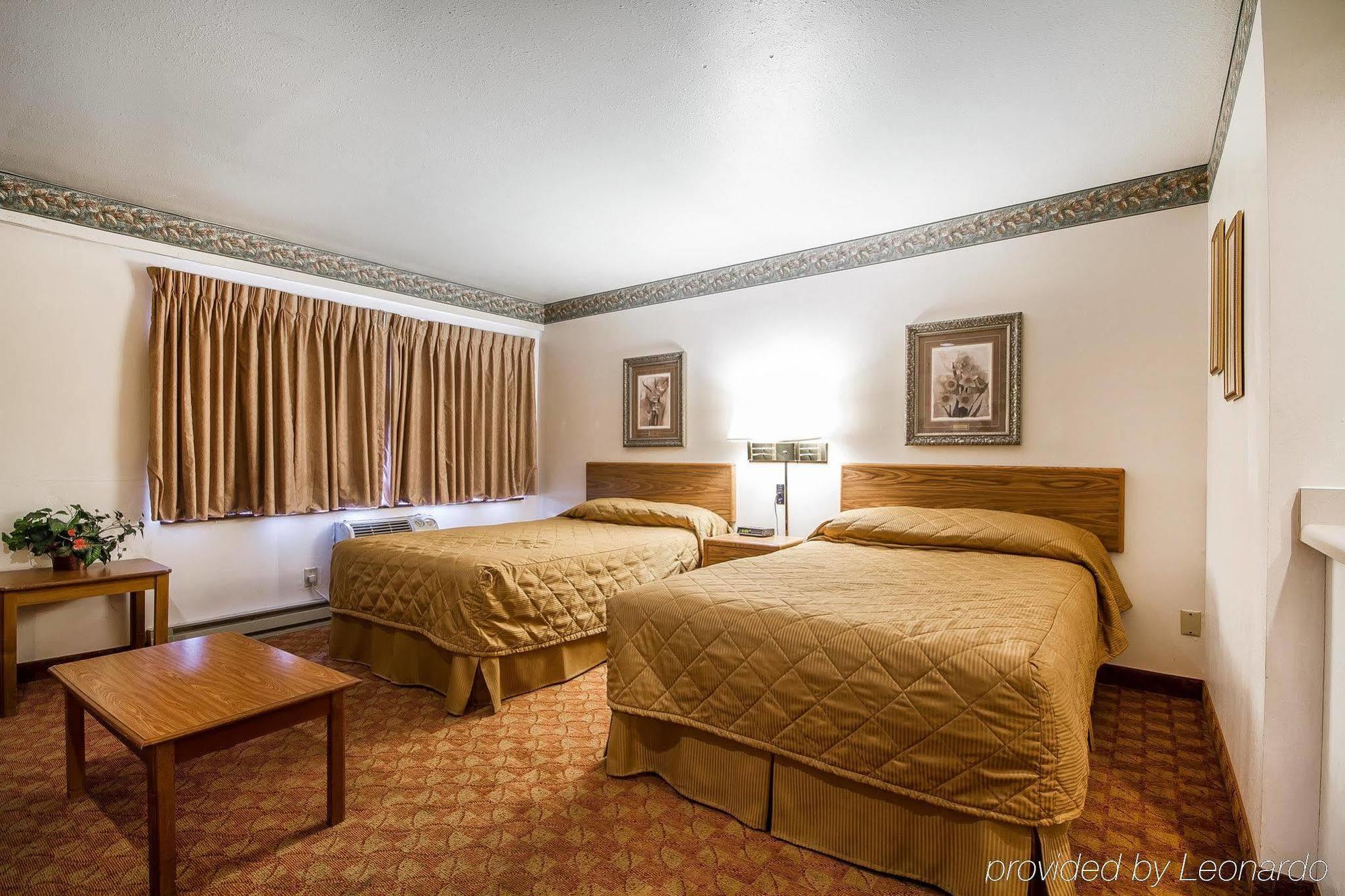 Rodeway Inn & Suites Madison East Exteriör bild