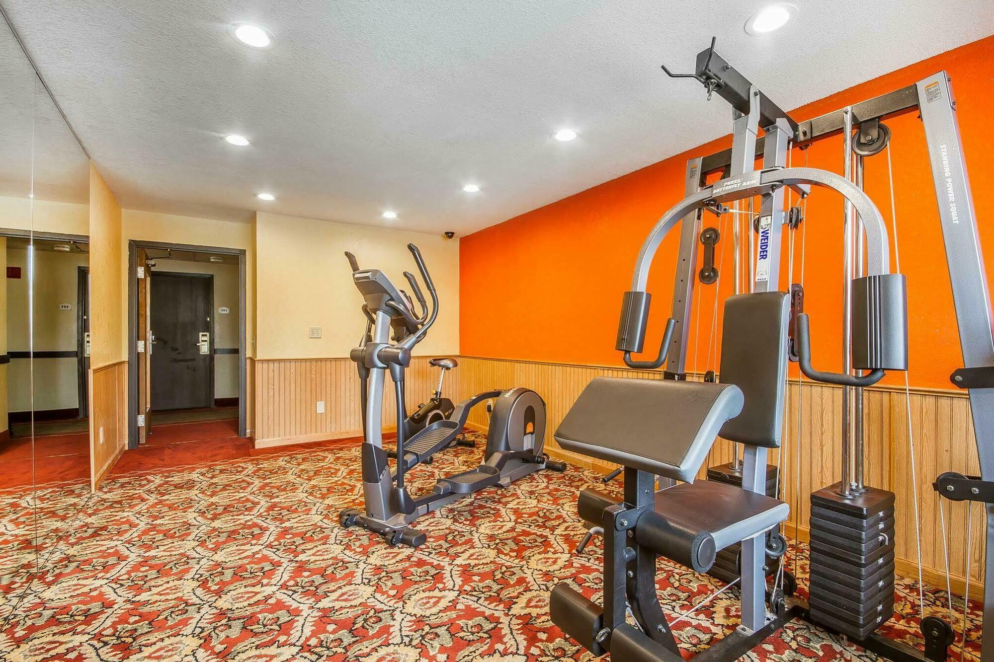 Rodeway Inn & Suites Madison East Exteriör bild